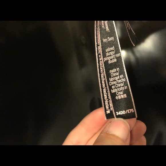 Victoria’s Secret Very Sexy Lace Plunge Bra - Picture 6 of 8